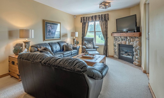 Silver Star Mountain Condo | Top Floor Quiet Corner Creekside Condo - Pet Friendly too!