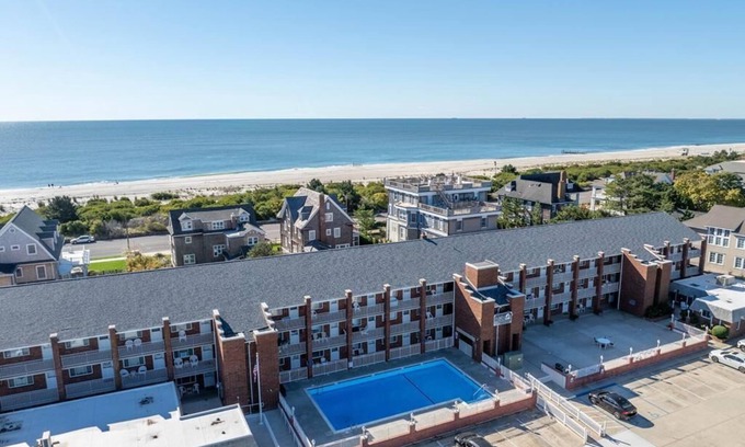 Admiral Estates Condo | Top Floor Cape Roc Condo, beach block and glorious views!
