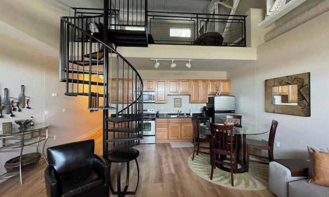 Sandusky House | Top Floor Condo By the Water