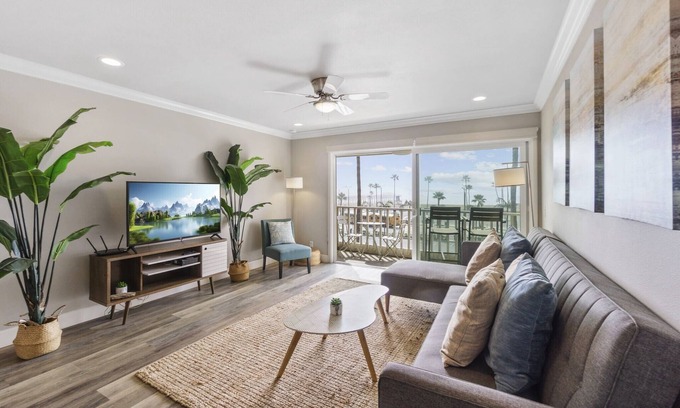 Newport Beach Condo | Top floor condo overlooking the ocean