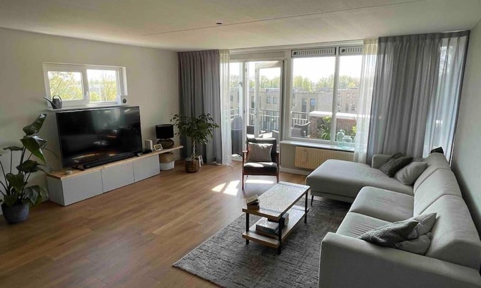 Ijsselmonde Apartment | Top floor corner apartment in Rotterdam