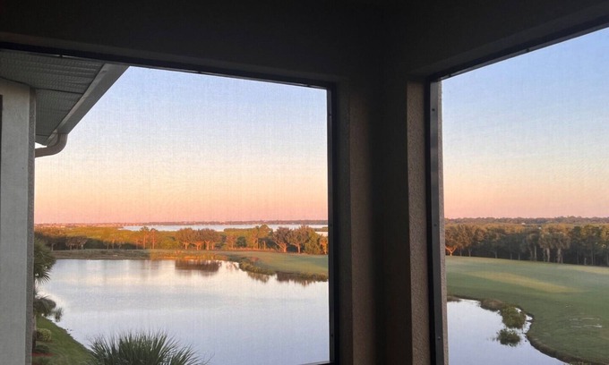 Bradenton Condo | TOP FLOOR CORNER CONDO