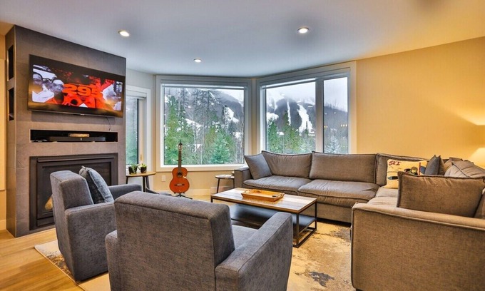 East Kootenay Condo | Top Floor Corner Unit with the Best Views of the Mountain