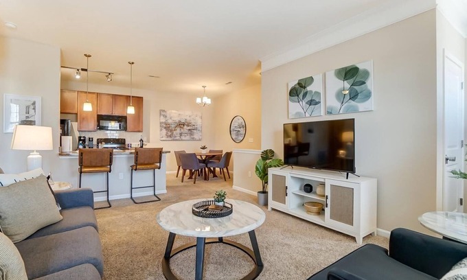 Westerville Apartment | Top Floor King | Great Area | Free Parking | W/D!