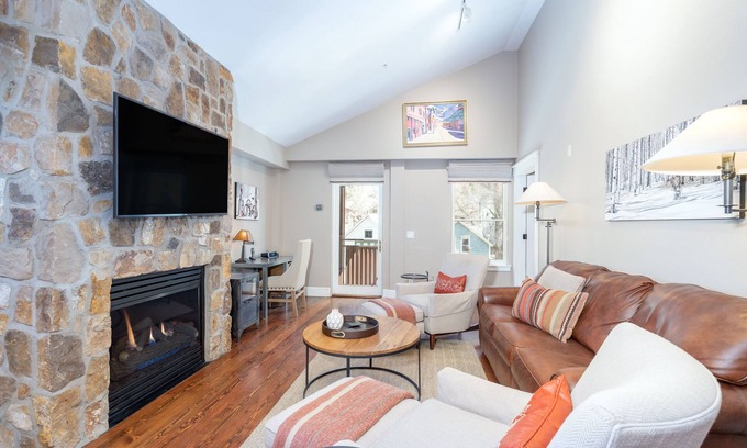 Telluride Condo | Top-Floor Luxury Pet-Friendly Condo at the River Club