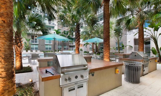Historic Old Northeast Apartment | Top Floor Luxury Living, Downtown St. Pete