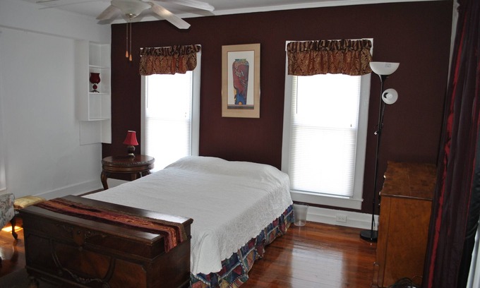 DeLand Apartment | Top floor of Victorian, 2/2, near Stetson, sky diving, springs, river, beaches