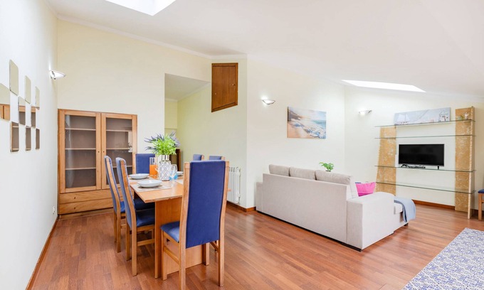 Espinho Apartment | Top Floor Retreat in Espinho
