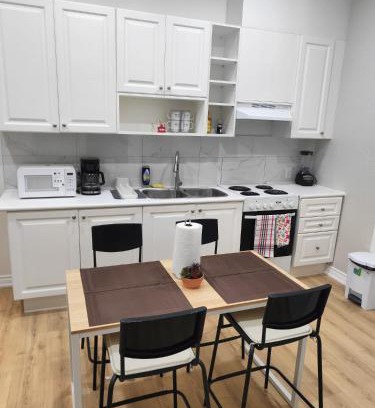 Bloordale Village House | Top Location in DT TORONTO- CN TOWER VIEW