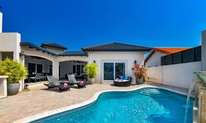 Opal House | Top Location! Private Pool& Rooftop Terrace w/Ocean View!