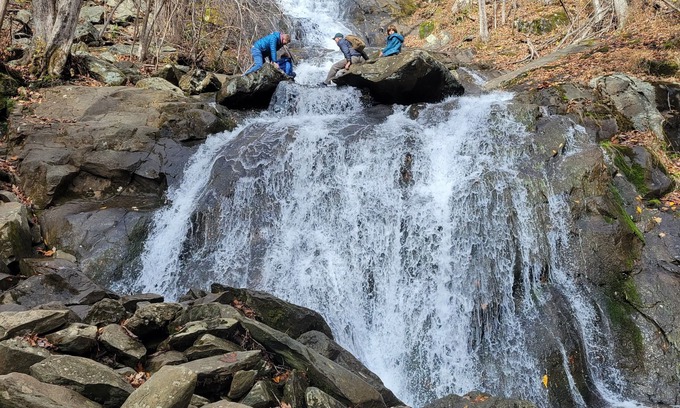 Nellysford Condo | Top of Mountain 2 BR Condo, Short Walk to scenic overlooks of the Mtns. in Fall