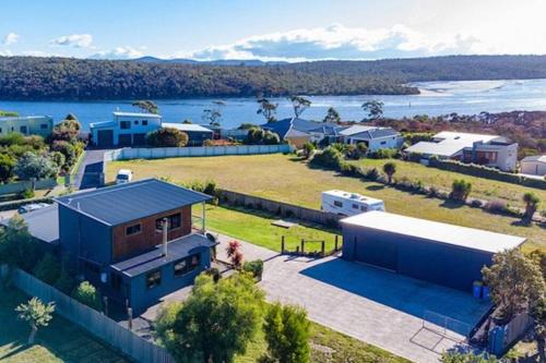 Akaroa House | Top Of The Bay - Best Place To Stay
