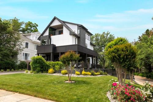 Virginia Square House | Top of The Hill Luxury Clarendon 4-BR Homestay