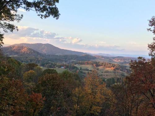 Leicester House | Top of the Line Asheville Mountain Cabin
