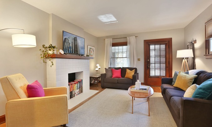 Clintonville House | Top Rated Clintonville Home w/24Hr. Gym-Close to EVERYTHING!