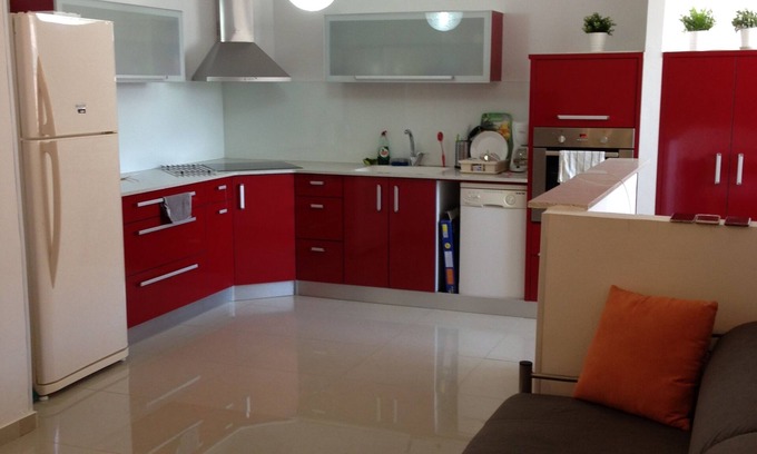 Netanya Apartment | TOPAZ, An idyllic stay in Netanya Israel right in the center and 8' walk to the sea