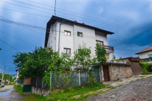 Dobrinishte House | Topuzovi Guest House