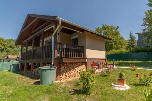 Salgotarjan House | Tornácos Vendégház