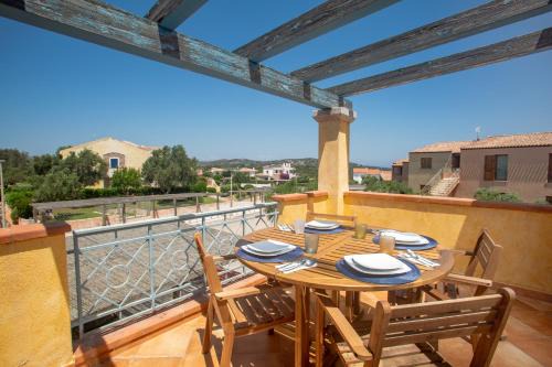 Porto Pozzo Apartment | TORO FLAT VI 15' Palau, 30' Porto cervo & FREE PARKING