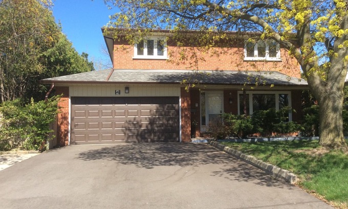 Morningside House | Toronto 4 Bedroom House Spacious Clean Beautiful Private Convenient Location