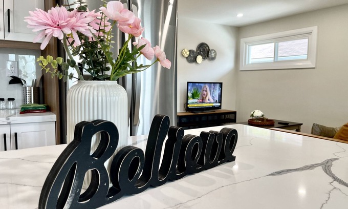 Wexford - Maryvale House | Toronto 6 Bedroom Free parking and Wi-fi