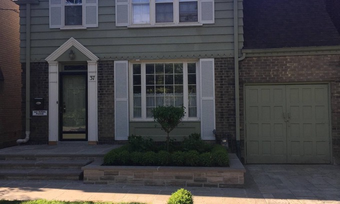 East York House | Toronto - Central Location, Classic Leaside Neighbourhood