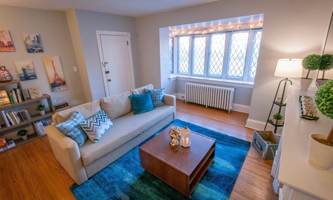 Lawrence Park South House | Toronto Midtown Cozy - Sleeps 6 with private parking