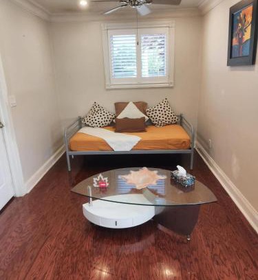 Swansea House | Toronto Stay Next To Beautiful High Park & ZOO