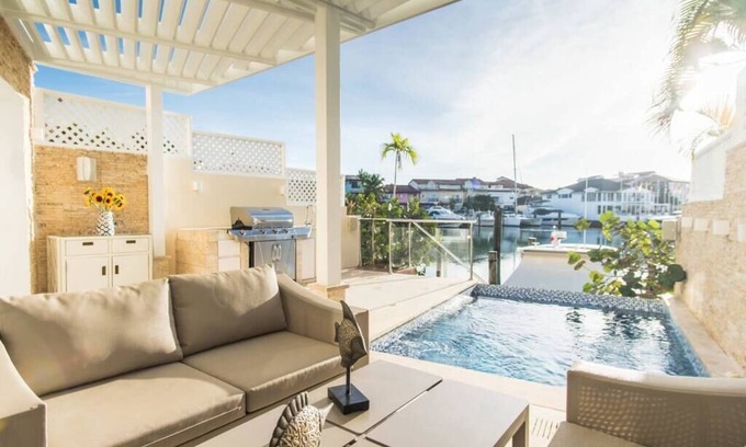 Las Palmas House | Totally Remodelled 4 Bedroom Townhouse w/Picuzzi & Deck