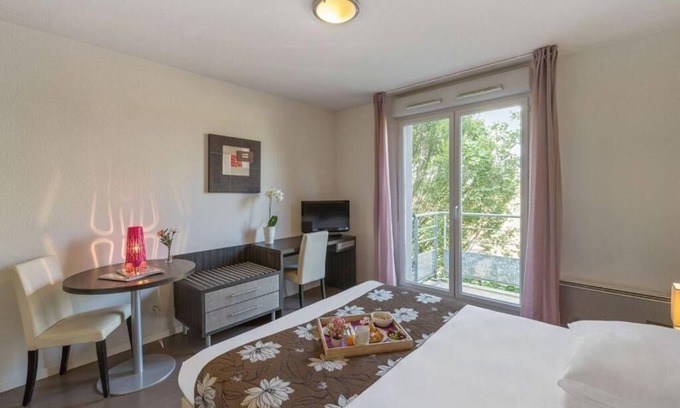 Toulouse East Apartment | Toulouse's urban refuge - former appartcity