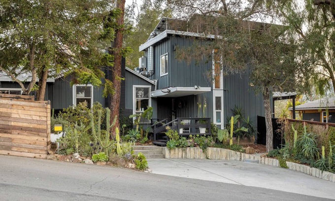 Topanga Cabin | Tour Topanga State Park from a Cozy Mountain Home