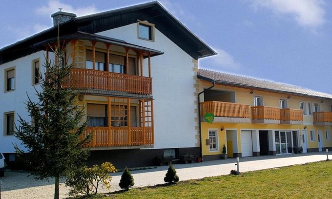 Banovci House | Tourist Farm Šalamun