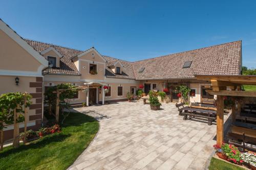 Cerkvenjak Bed & Breakfast | Tourist Farm Firbas
