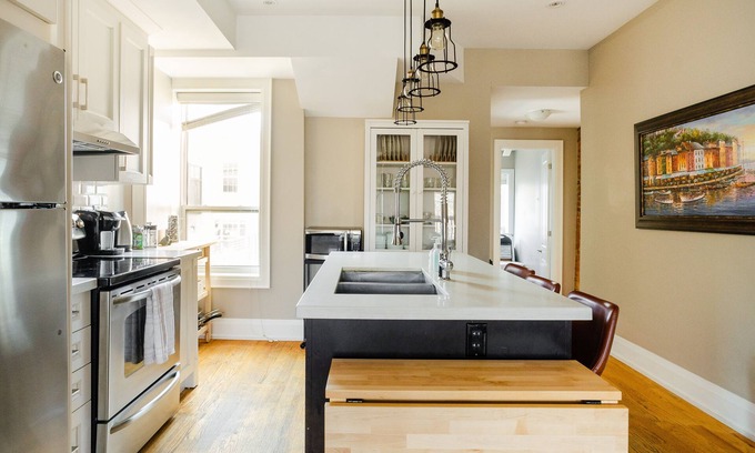 Niagara Bed & Breakfast | Tourist Home on Stanley