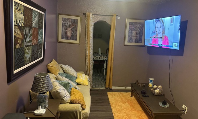 Niagara Falls Apartment | Tower Of Little Italy