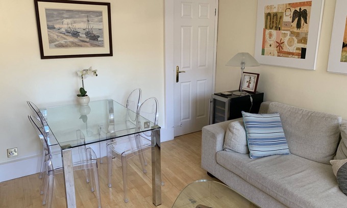 Tower Hill Apartment | Tower Of London | Saint Kat Docks | Bright & Tranquil 3 Bed Flat