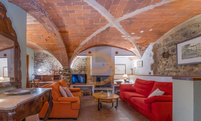 Vilamaniscle Apartment | Town house for eight people in Vilamaniscle