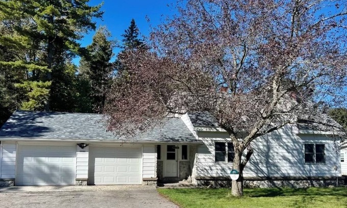 Drummond House | Town House on Drummond Island