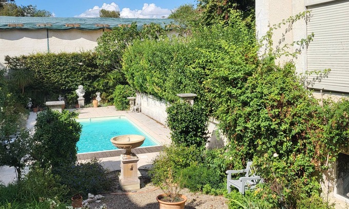Riberac House | Town House with walled garden and heated pool