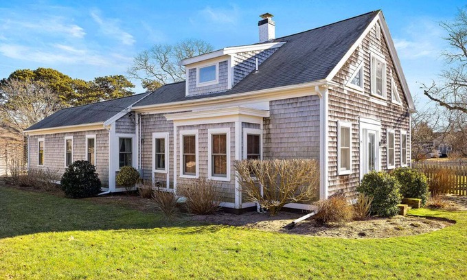 Harwich Port House | Town & Sound: 025-HC Harwich Port Gem, Walk to Town/Beach, 5 Bedrooms