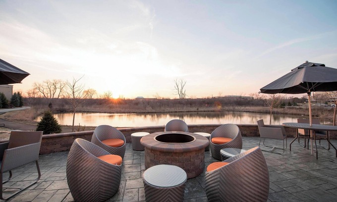 Schaumburg Hotel | TownePlace Suites by Marriott Chicago Schaumburg