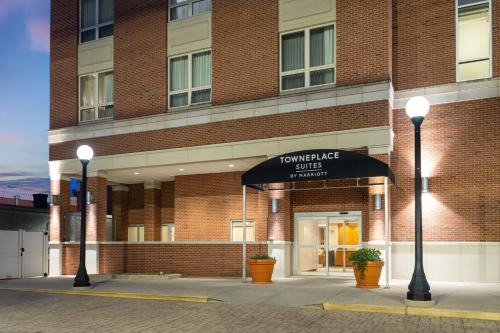 Champaign Hotel | TownePlace Suites by Marriott Champaign