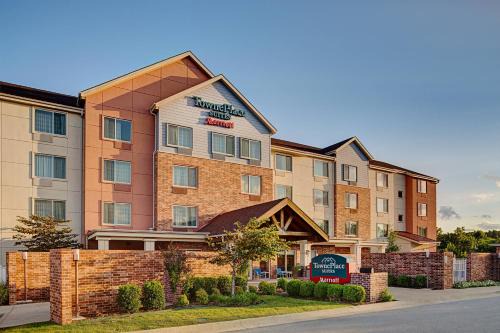 Johnson Hotel | TownePlace Suites by Marriott Fayetteville N/Springdale