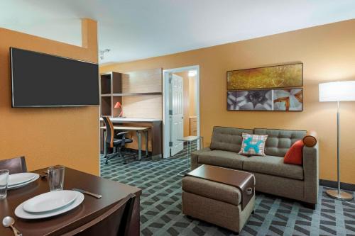Windsor Forest Hotel | TownePlace Suites Savannah Midtown