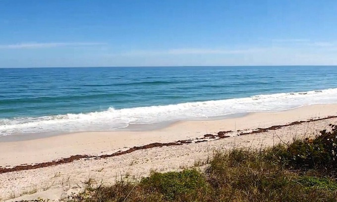 Melbourne Beach Resort | Townhome #5 Beachfront Property -Saltwater Pool-Private Beach- Sleeps 8