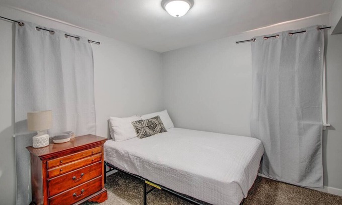 Munster House | Townhome near Munster Community Hospital Adelaide Pl
