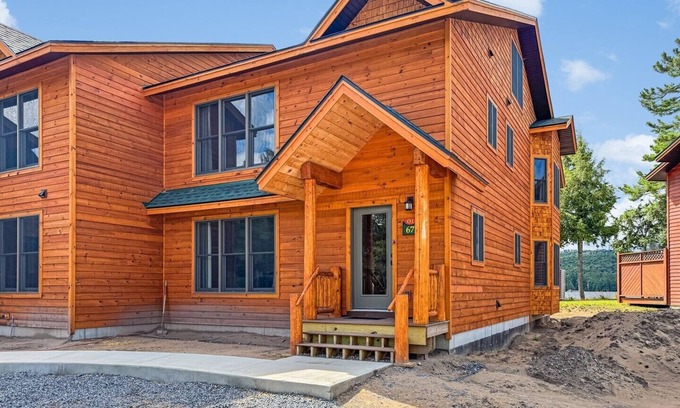 Inlet House | Townhome O1 - Luxury Waterfront Home on 4th Lake