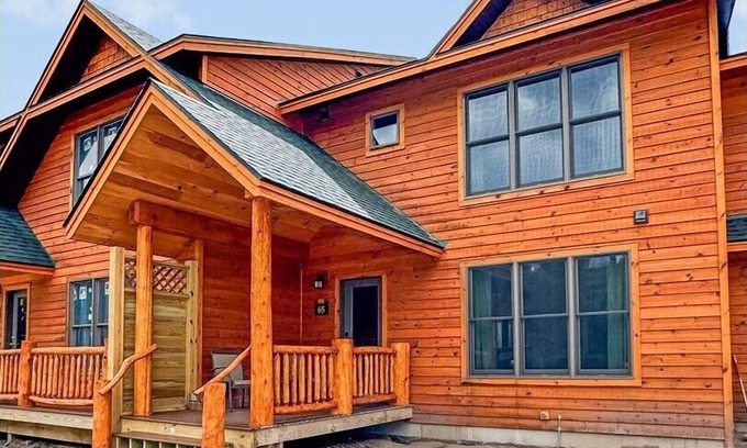 Inlet House | Townhome O2 - Luxury Waterfront Home on 4th Lake