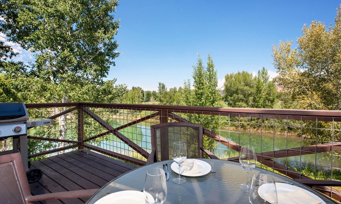 Basalt House | Townhome w/Lake & MTN Views Near Basalt & Whole Foods, 18 Mi. to Ski in Aspen!