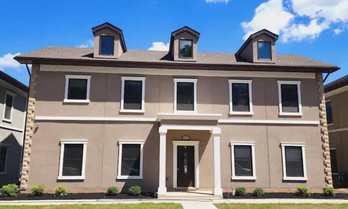 Downtown Niagara Falls House | Townhomes at the Falls - 312 D Upper - Buffalo Aven2 Blocks from the Falls!